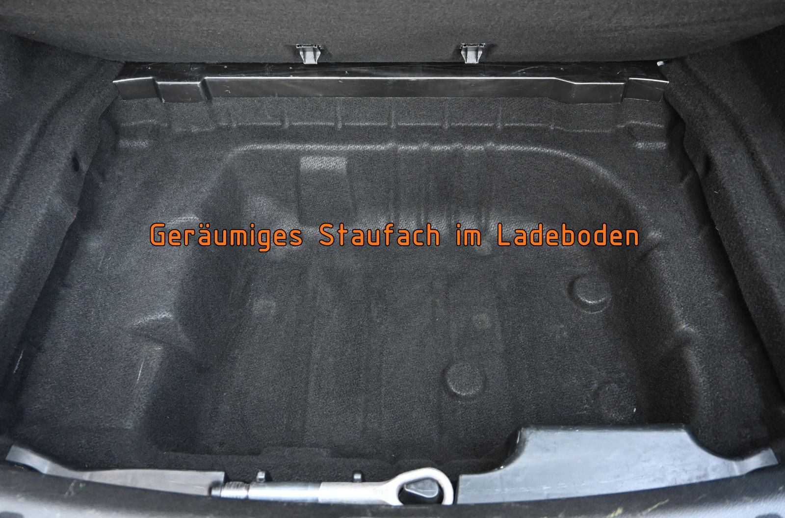 Fahrzeugabbildung Mercedes-Benz E 220 d 4MATIC Exclusive °AHK°PANO°STANDHEIZUNG°