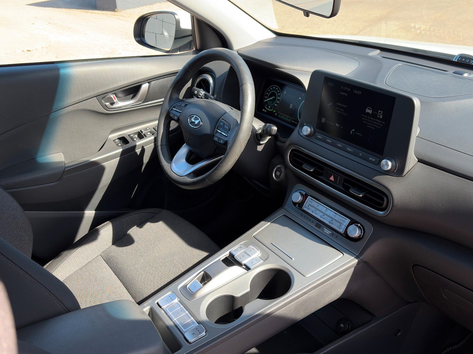 Fahrzeugabbildung Hyundai KONA E Select SHZ LHZ ACC LKA LFA Navi CarPlay