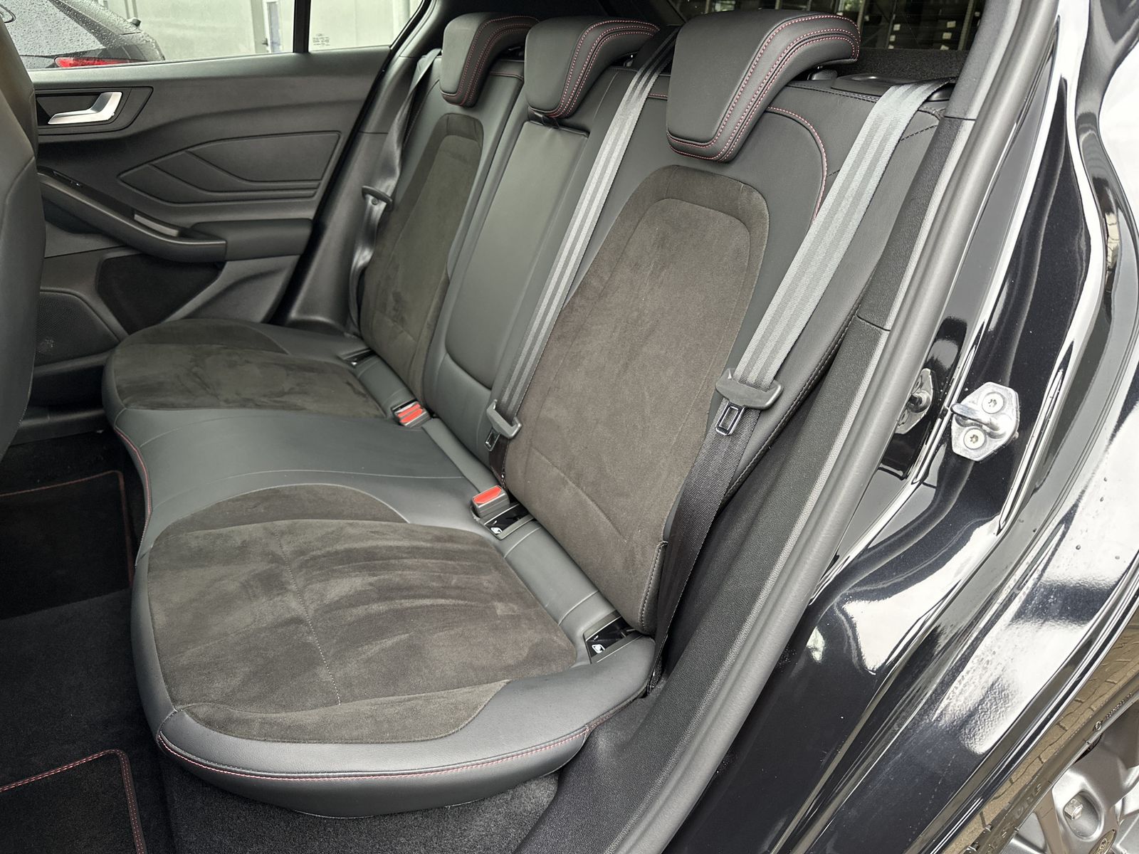 Fahrzeugabbildung Ford Focus 2.3 EB Aut. ST X NAV+LED+HUD+BANG&OLUFSEN