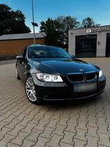 BMW E90 325xi  N52 High Spec Traum Farben - BMW 325 in Bonn