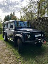 Land Rover Defender 110 TD4 Station Wagon E E - blaue Land Rover Defender