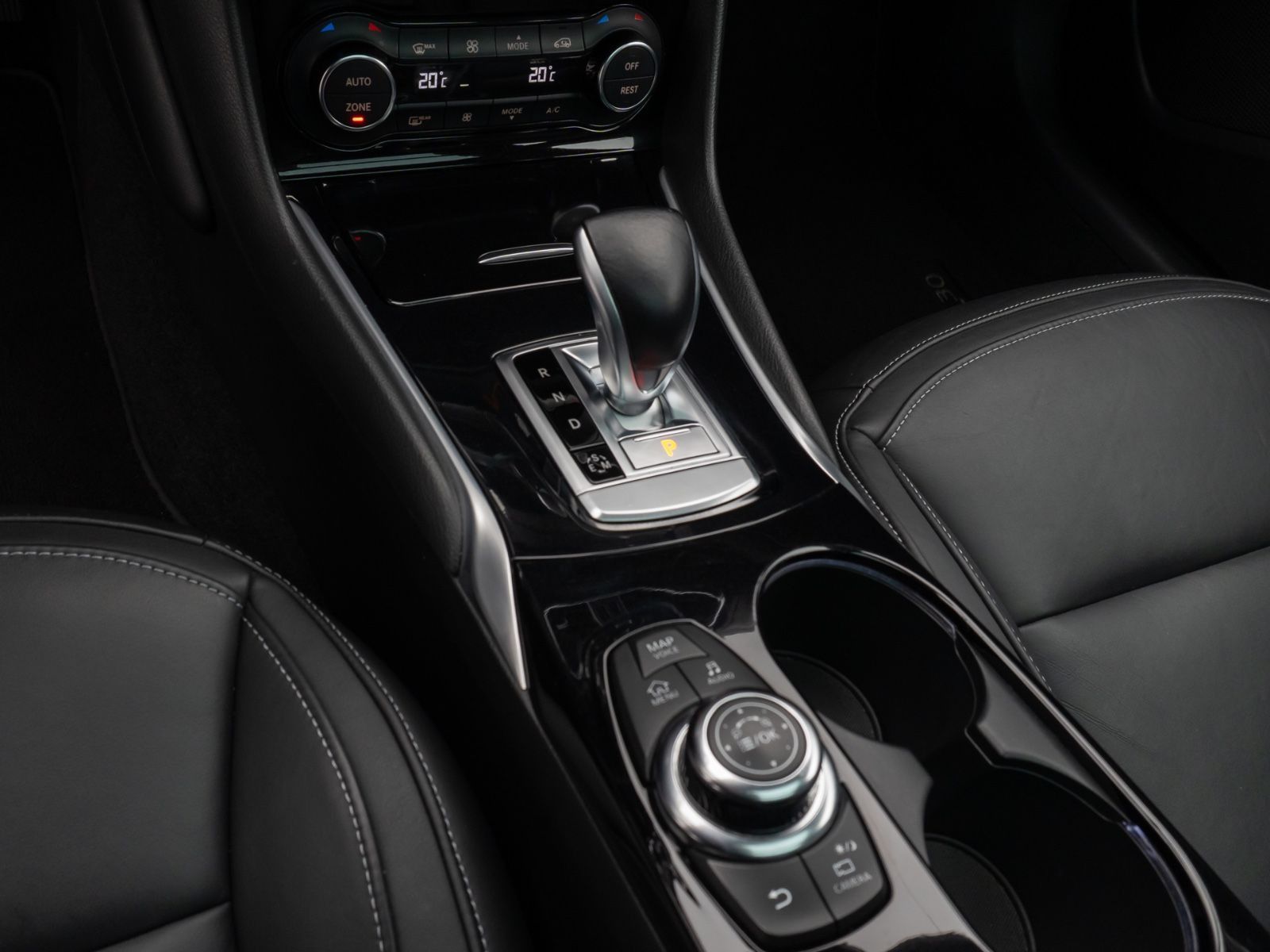 Fahrzeugabbildung Infiniti Q30 2.2 d Premium 360°Panorama Navi Sitzhzg LED
