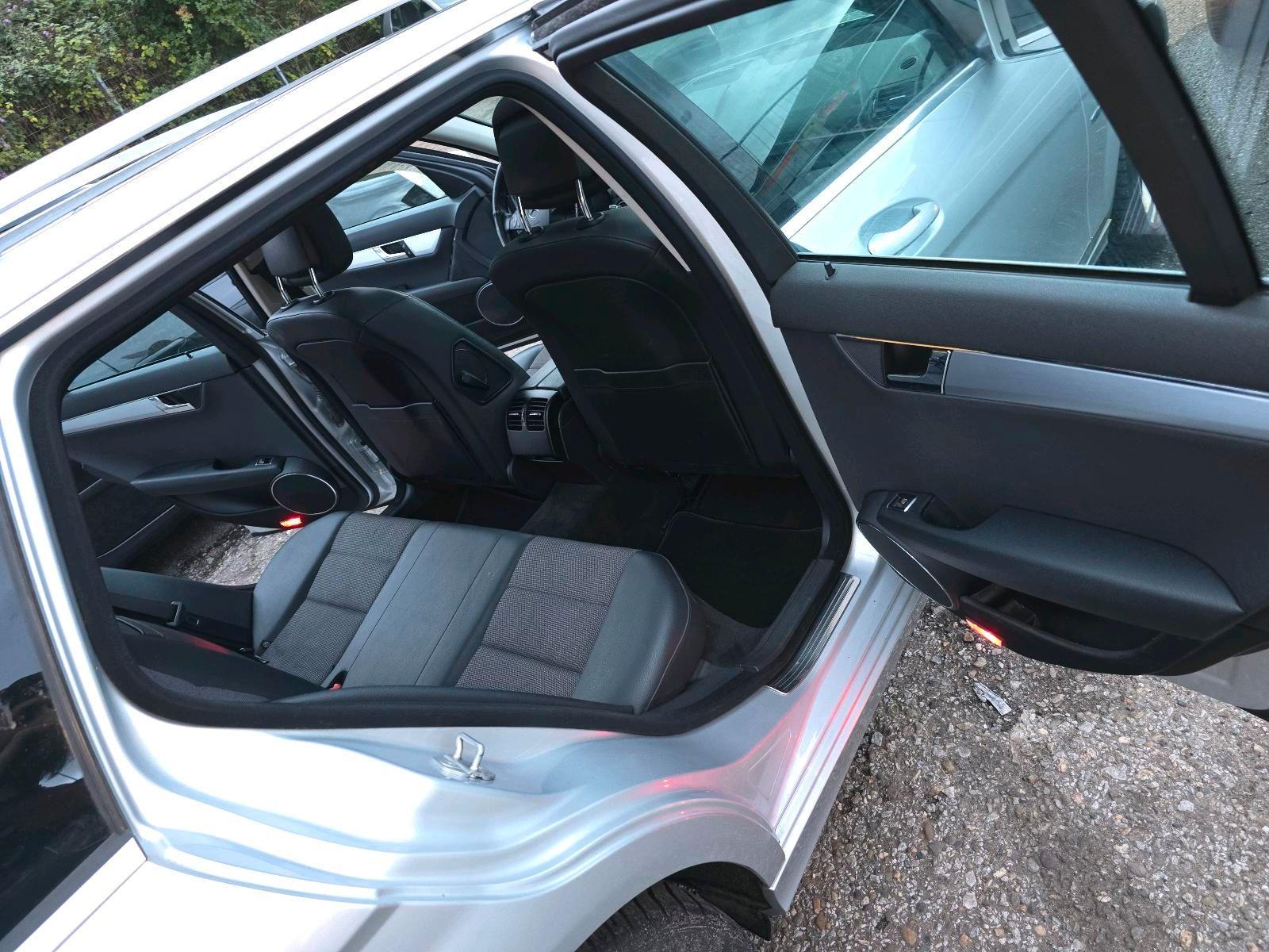Mercedes-Benz C180 2010 — photo 13