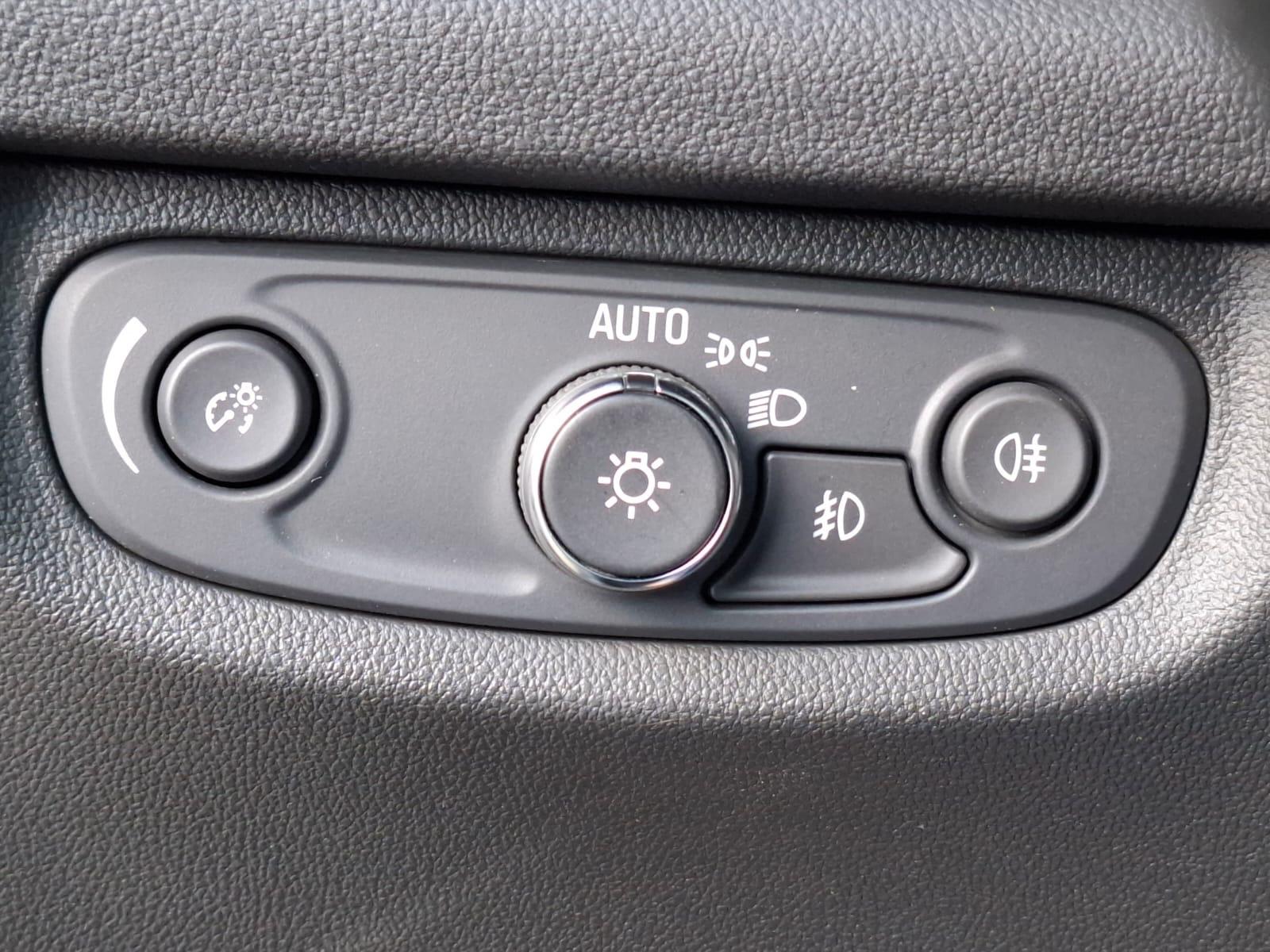 Opel Insignia B Sports Tourer Elegance CAM HUD SzH AC