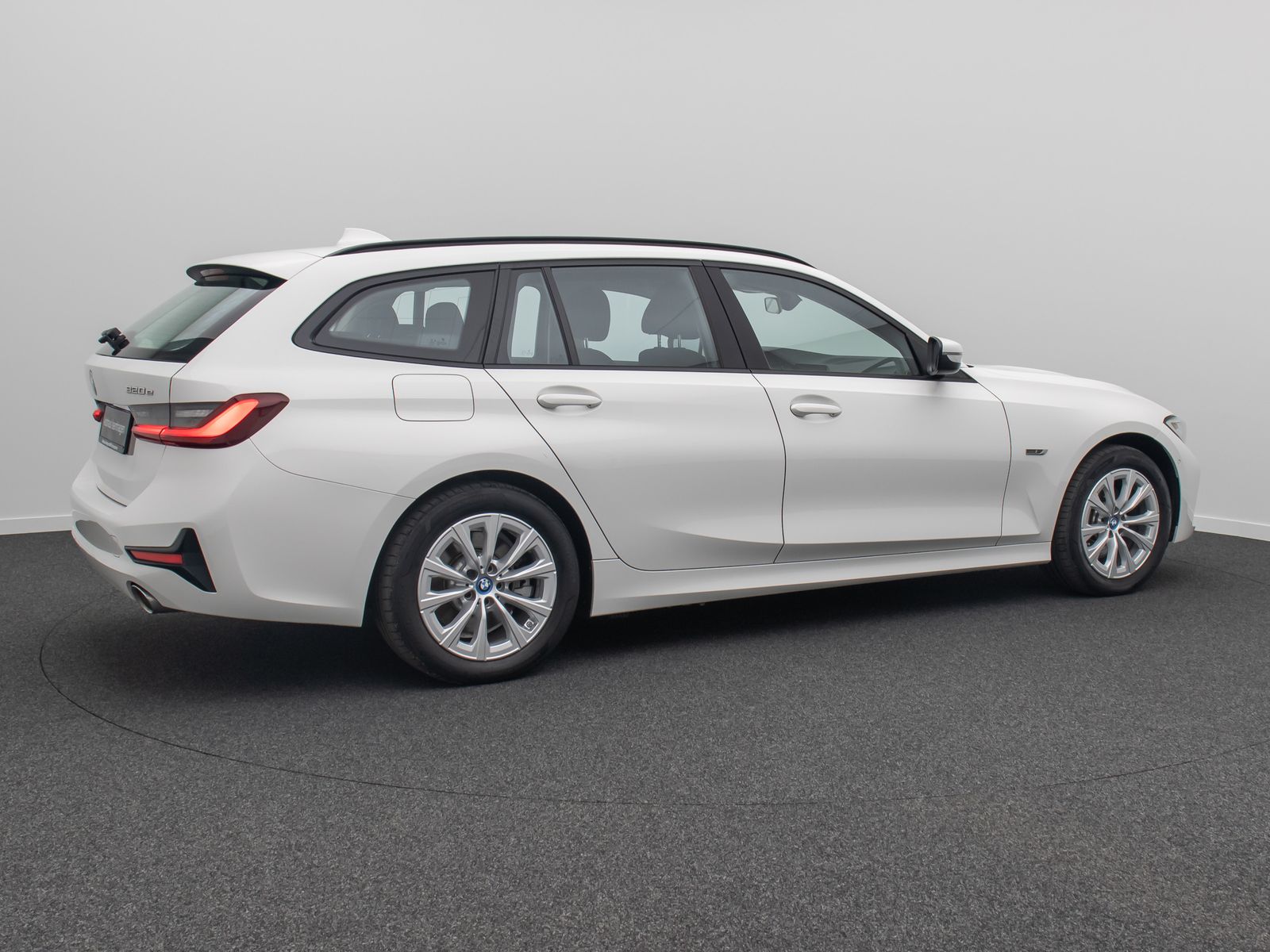 Fahrzeugabbildung BMW 320e  DAB CockPitPro Alarm Geschwindigkeitsreg