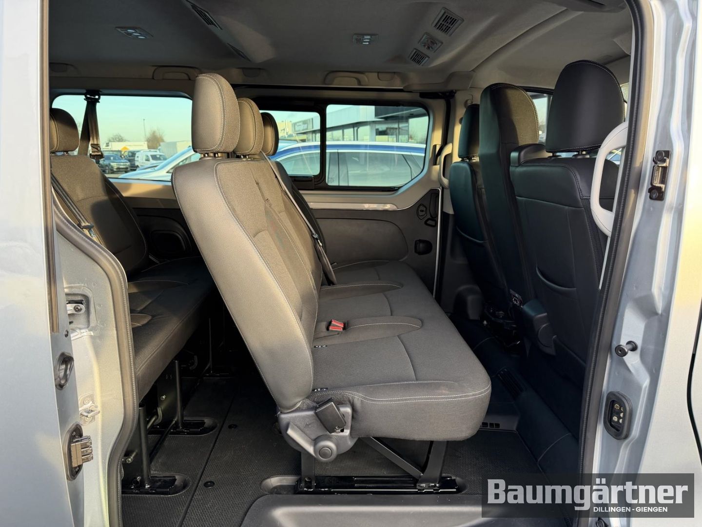 Fahrzeugabbildung Renault Trafic Combi Evolution Blue dCi 150 EDC 9-Sitzer