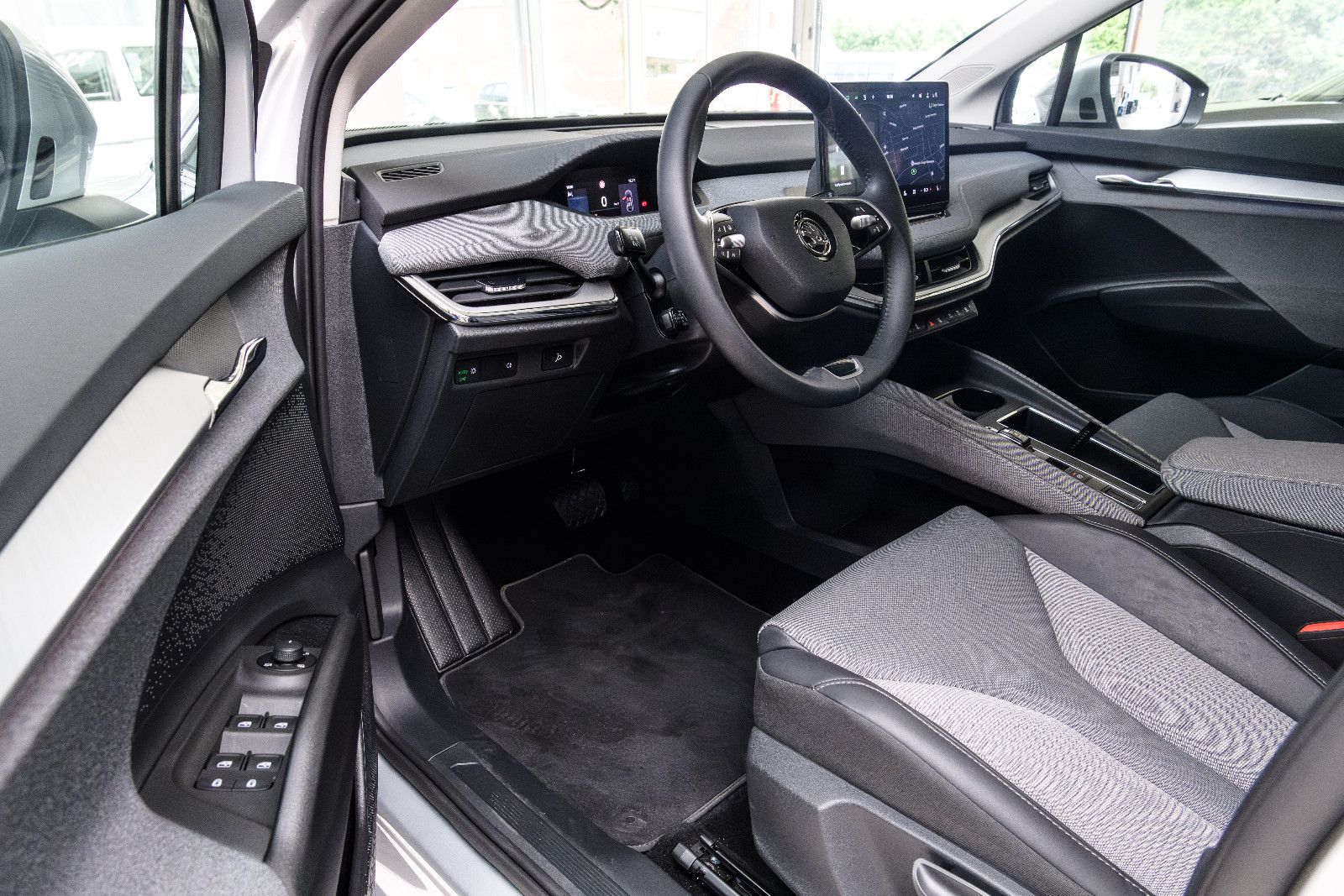 Fahrzeugabbildung SKODA Enyaq 85 x Loft AHK/4x4/RFK/LED