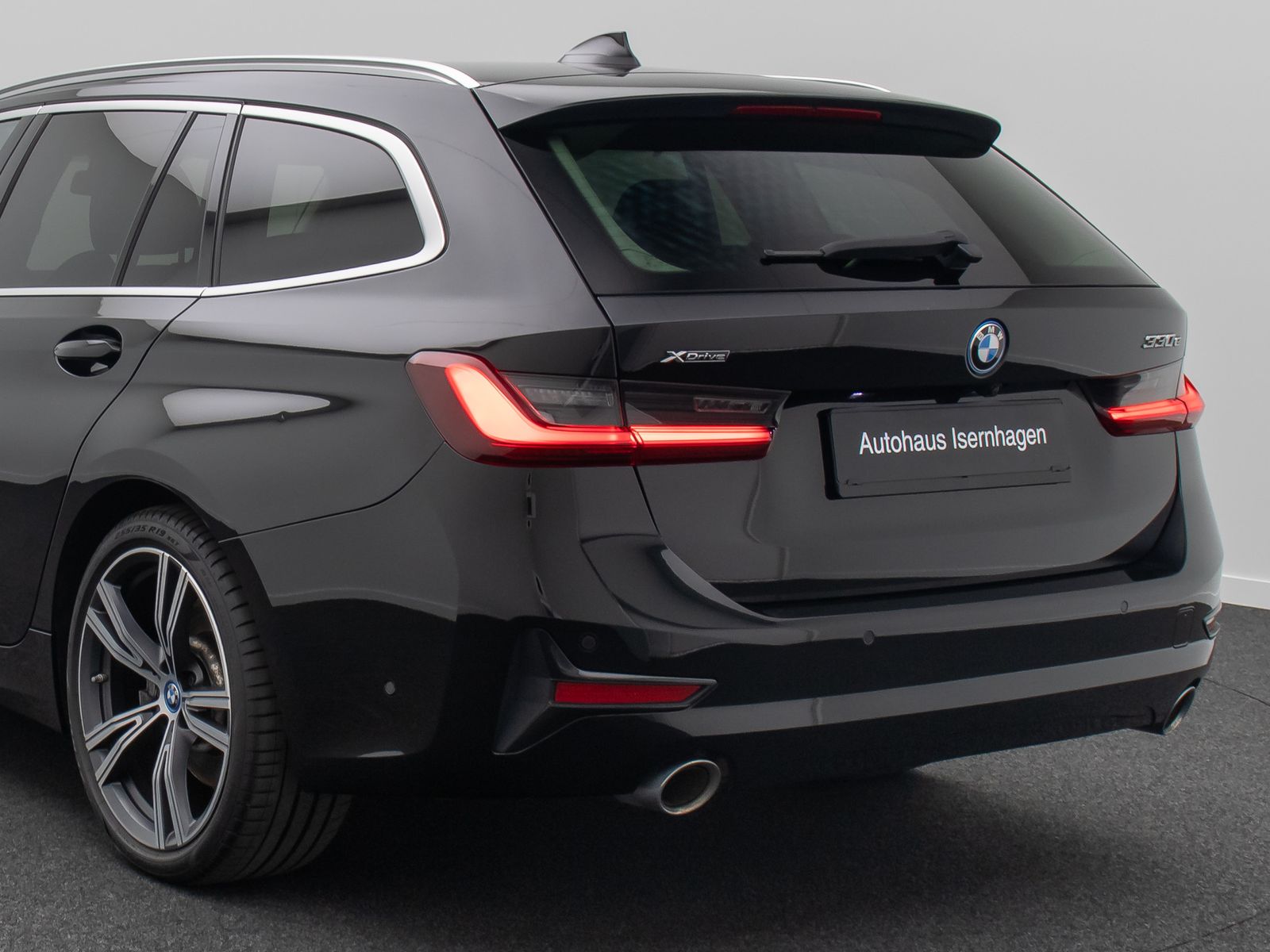 Fahrzeugabbildung BMW 330e xD ACC HUD Kamera DAB Alarm Panorama 19Zoll