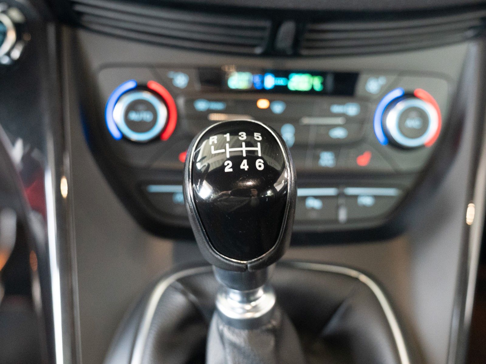 Fahrzeugabbildung Ford Kuga ST-Line WINTER-P/NAVI/AHK/KAMERA