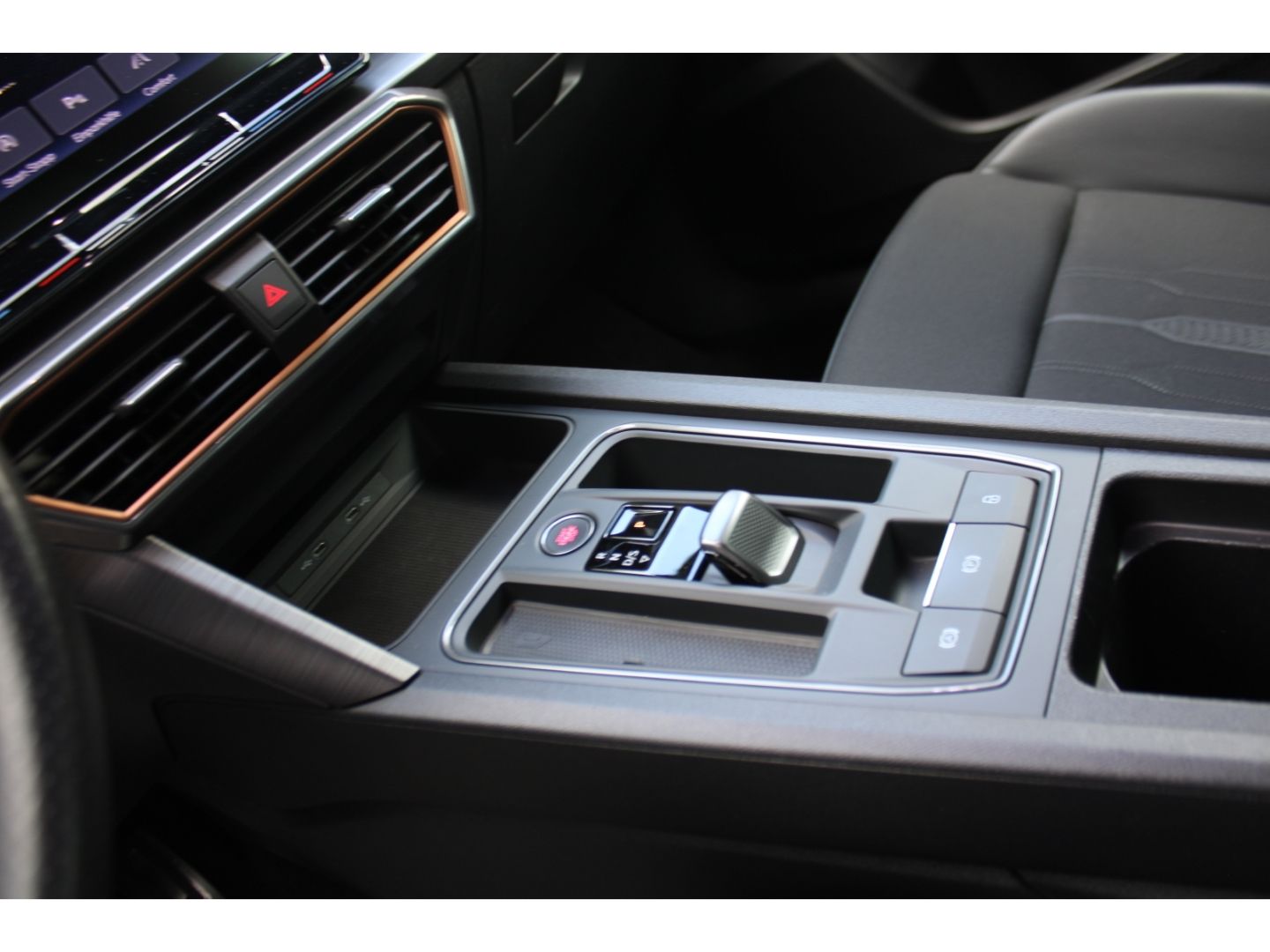 Fahrzeugabbildung CUPRA Leon 2.0 TSI VZ DSG ACC LED Navi PDC RFK SHZg DA