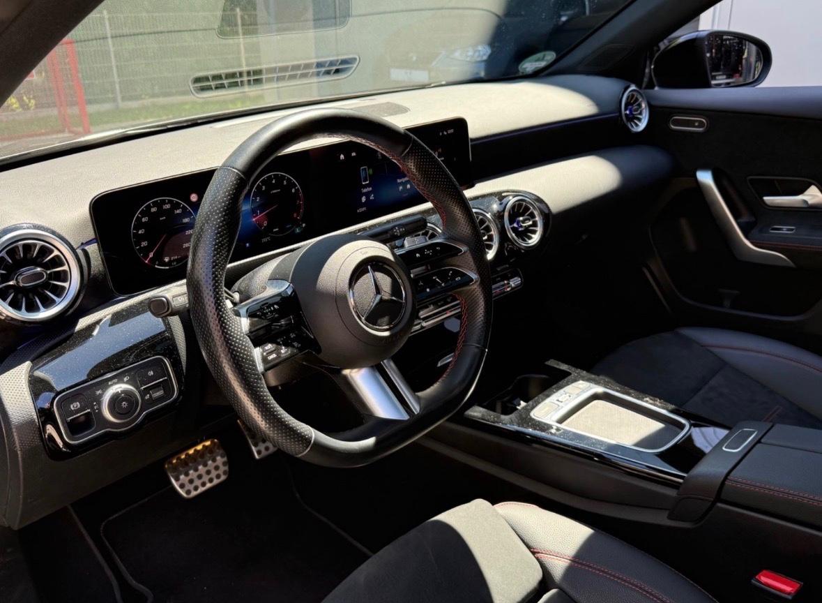 Mercedes-Benz A 250 4MATIC /AMG / MultiBeam/ Garantie 