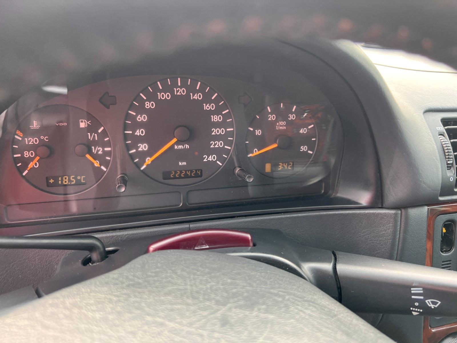Mercedes-Benz ML270 2004 — photo 15
