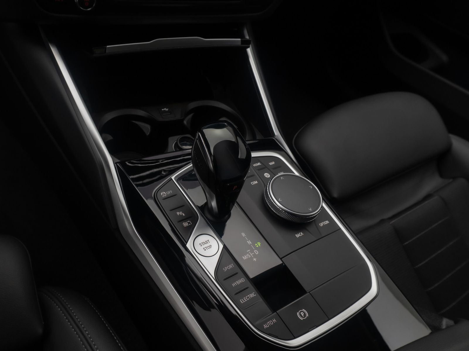 Fahrzeugabbildung BMW 330e Sport Line DAB Alarm Geschwindig Teilleder