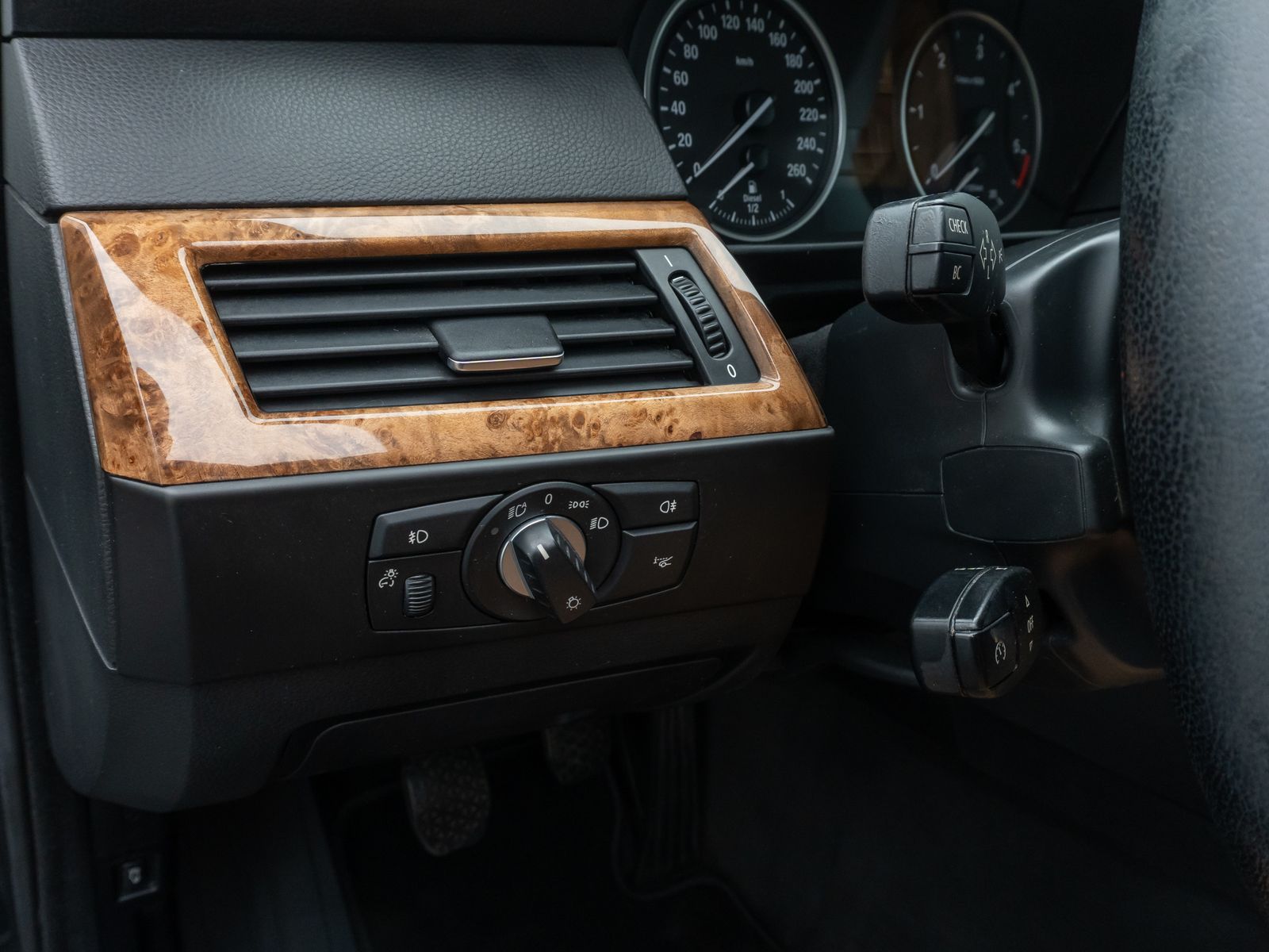 Fahrzeugabbildung BMW 525d Tempomat PDC Xenon NaviPro AHK Lordos HUD