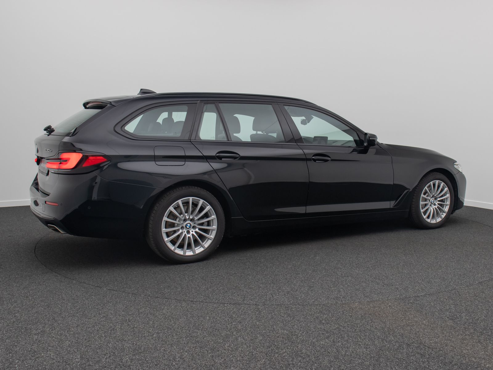 Fahrzeugabbildung BMW 530e xD Kamera DAB DisplKey HiFi Alarm 4*Klima
