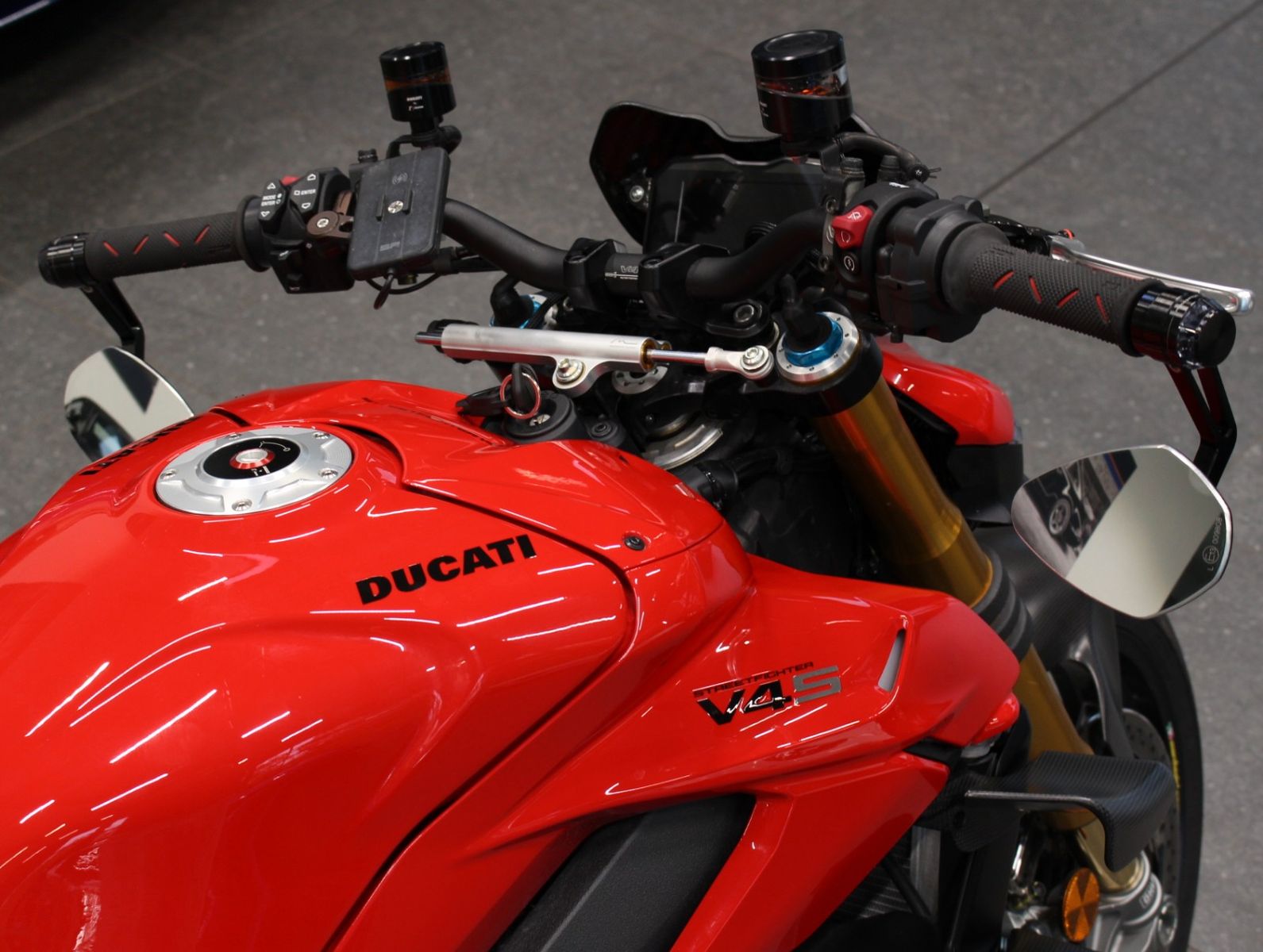 Fahrzeugabbildung Ducati Streetfighter V4 S* Carbon Umbau*1.Hand*TOP