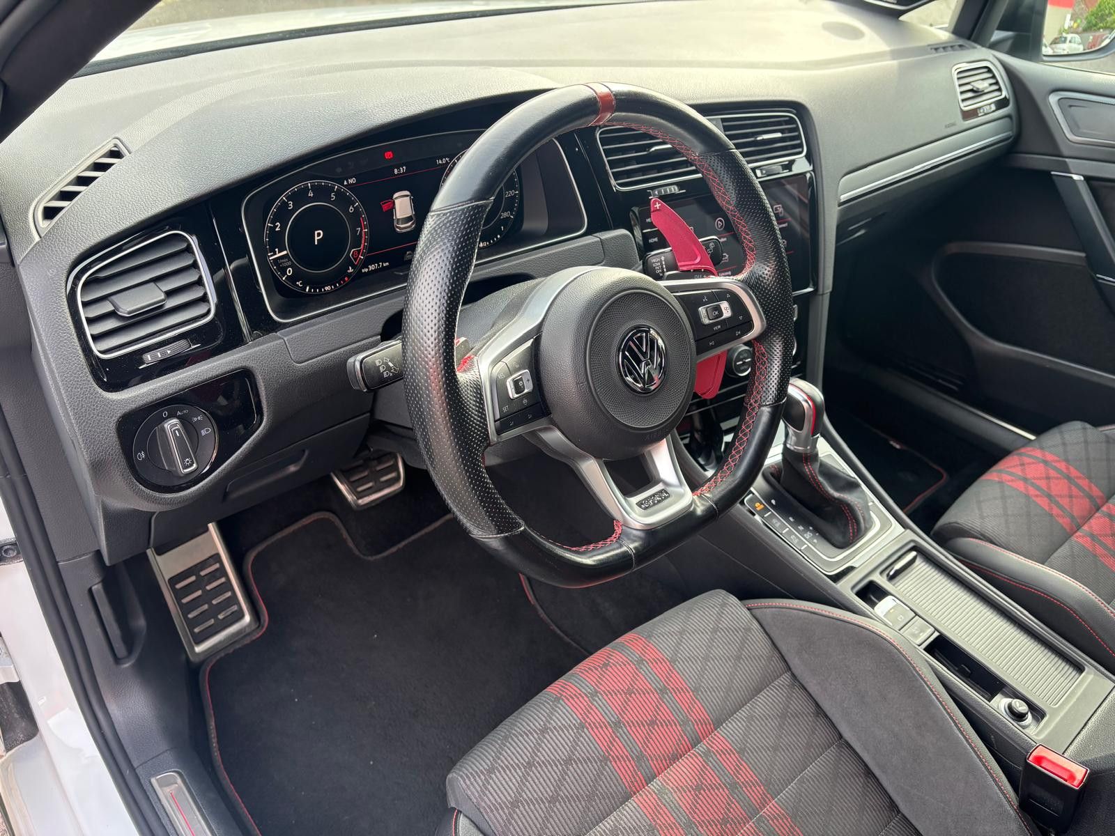 Fahrzeugabbildung Volkswagen Golf GTI TCR AKRAPOVIC-DYNAUDIO-ACC-RFK-DCC-ALC.