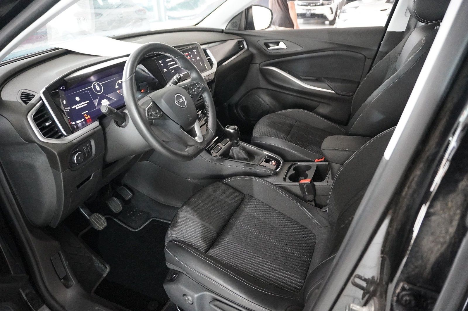 Fahrzeugabbildung Opel Grandland (X) 1.2T GS SPORT NAVI/LED/VIRT./DAB+
