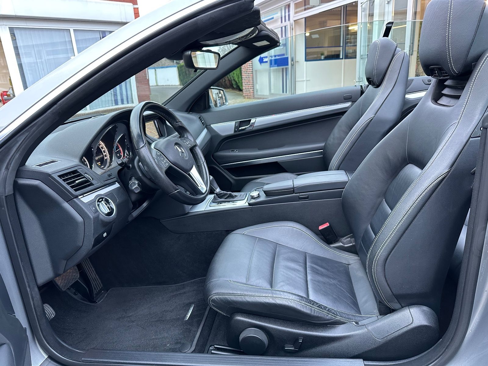 Fahrzeugabbildung Mercedes-Benz E 220 CDI Cabrio AMG BiXenon/AirScarf/Navi/Leder