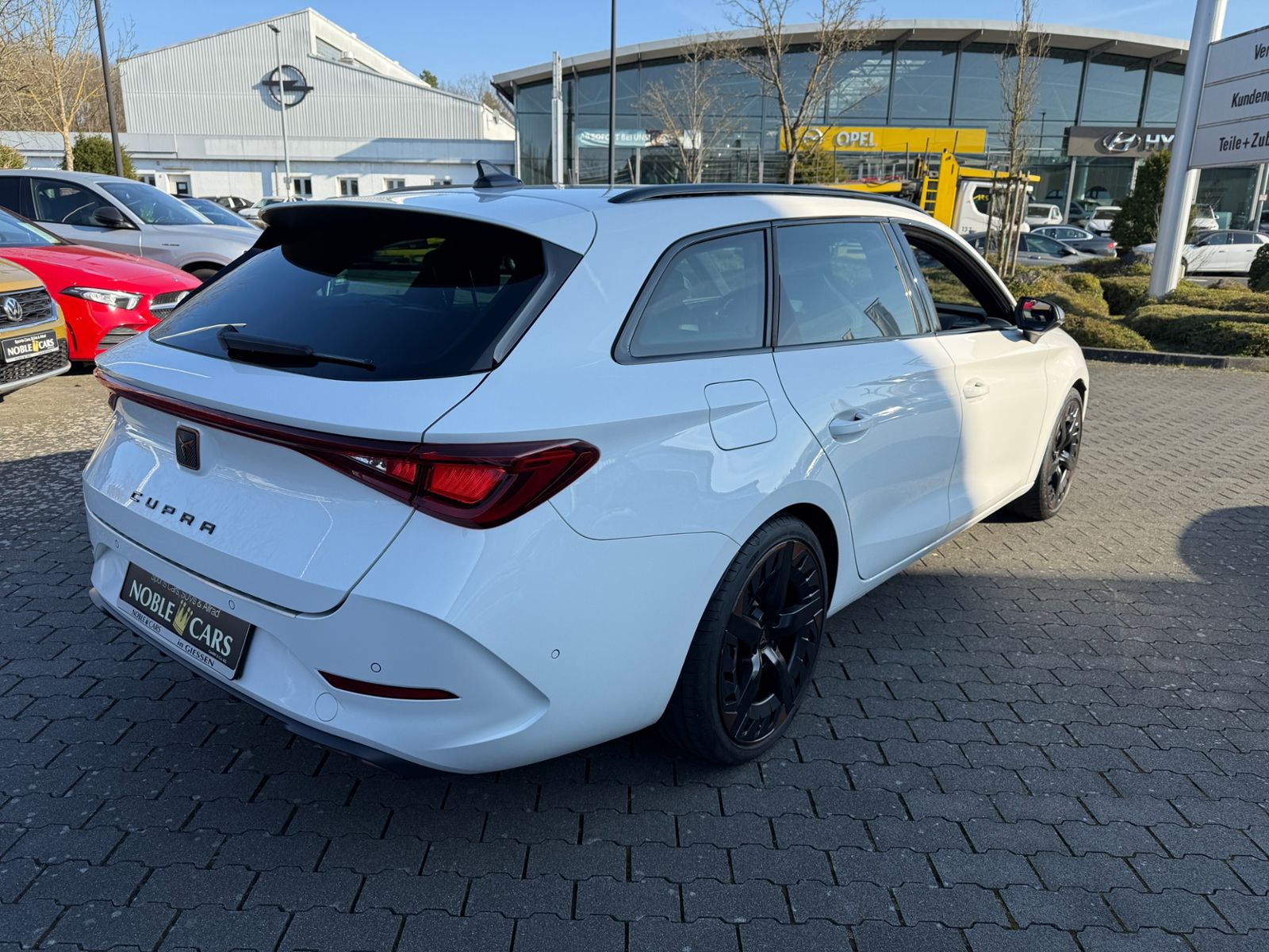 Fahrzeugabbildung CUPRA Leon Sportstourer VZ e-Hybrid ACC LED NAV 19"