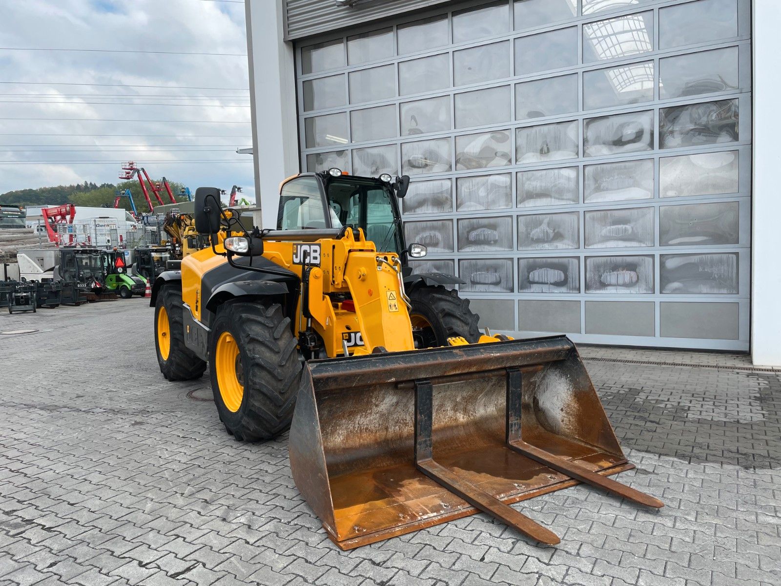 Fahrzeugabbildung JCB 535-95 / nur 1.354h / Palettengabel & Schaufel - mit KI generiert/bearbeitet