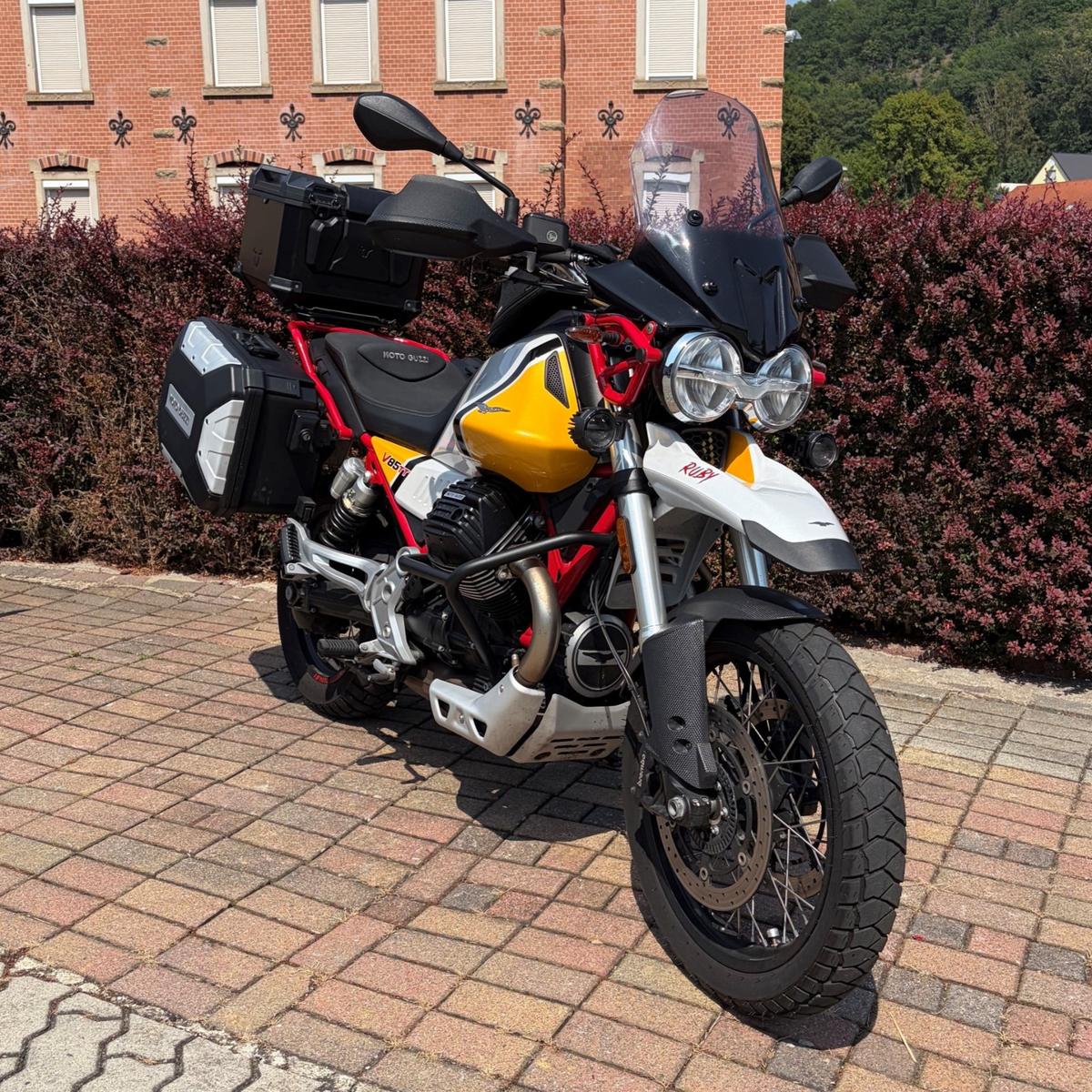 Moto Guzzi V85 TT