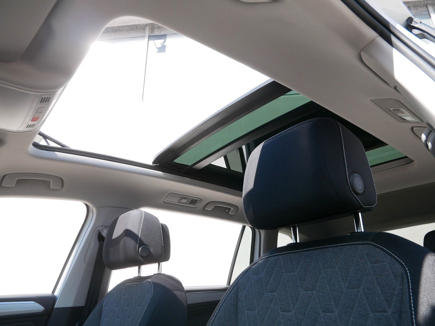 Fahrzeugabbildung Volkswagen Tiguan Allspace 2.0 4x4 Move NEU72T 7-Sitzer DAC