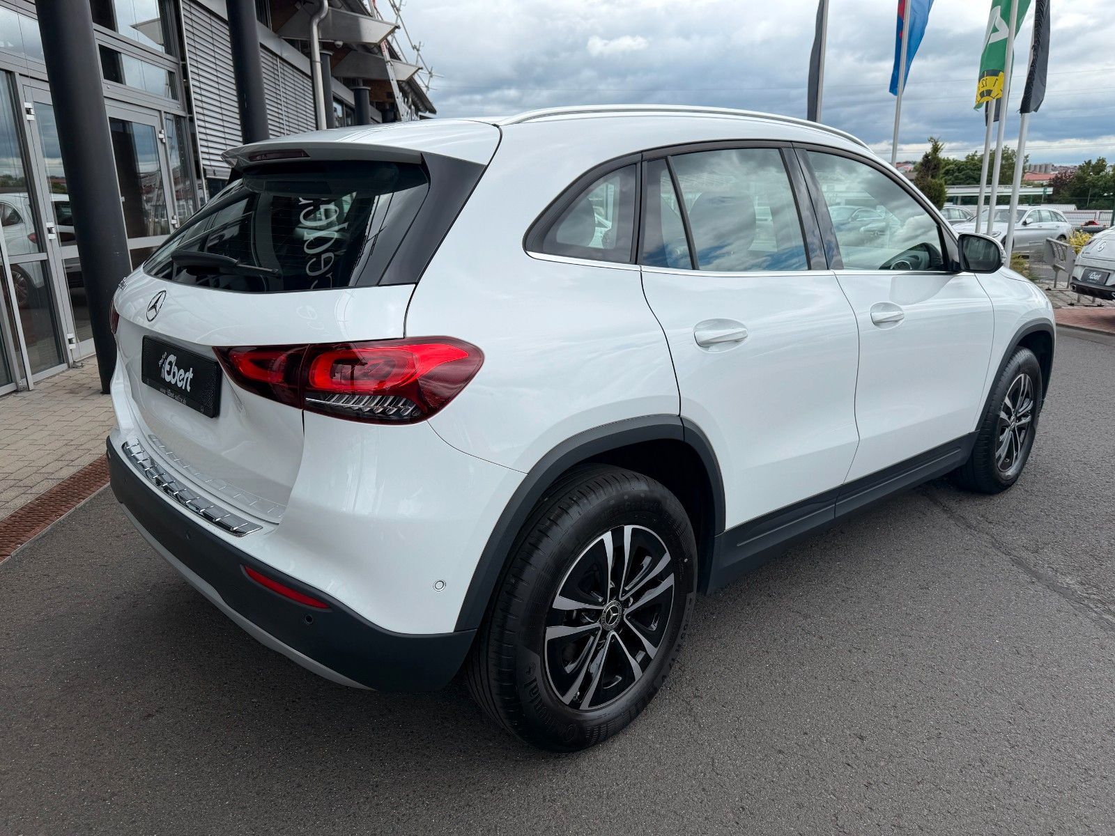 Fahrzeugabbildung Mercedes-Benz GLA 200d Style+Distr+AHK+RKamera+1.Hand