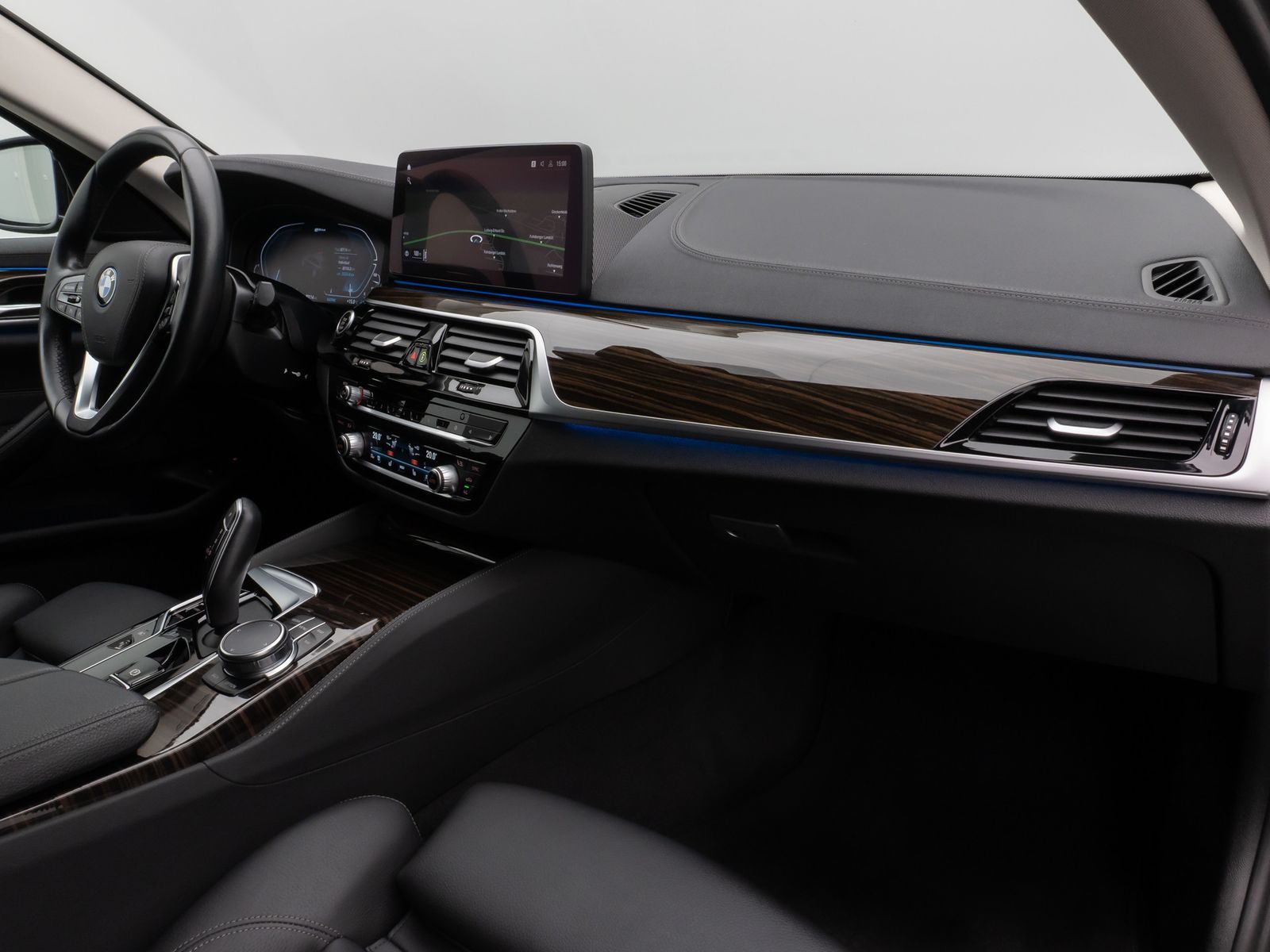 Fahrzeugabbildung BMW 530e xD Luxury Line Kamera HUD DAB HiFi Sport