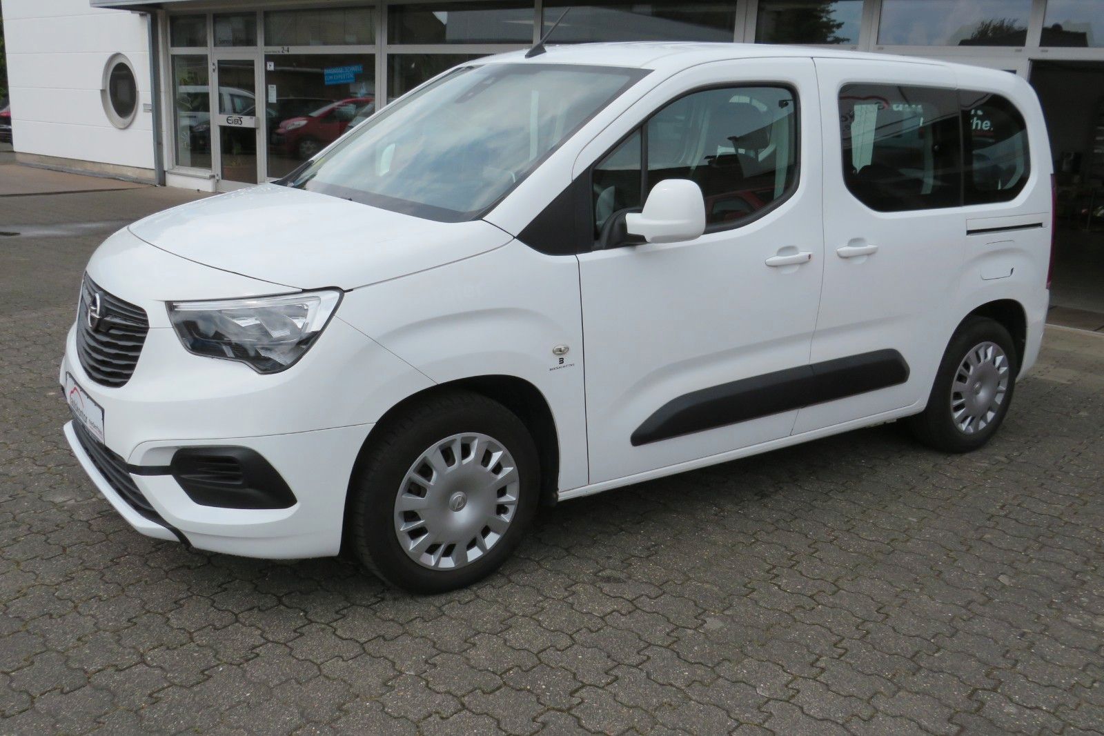 Fahrzeugabbildung Opel Combo Life E Edition NACI APP-CONNECT AHK 1.HD