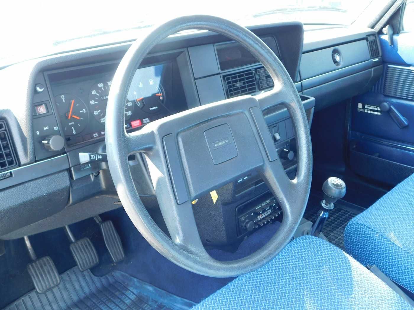 Fahrzeugabbildung Volvo 240 DL 240 DL 'H-Kennzeichen, TÜV neu'