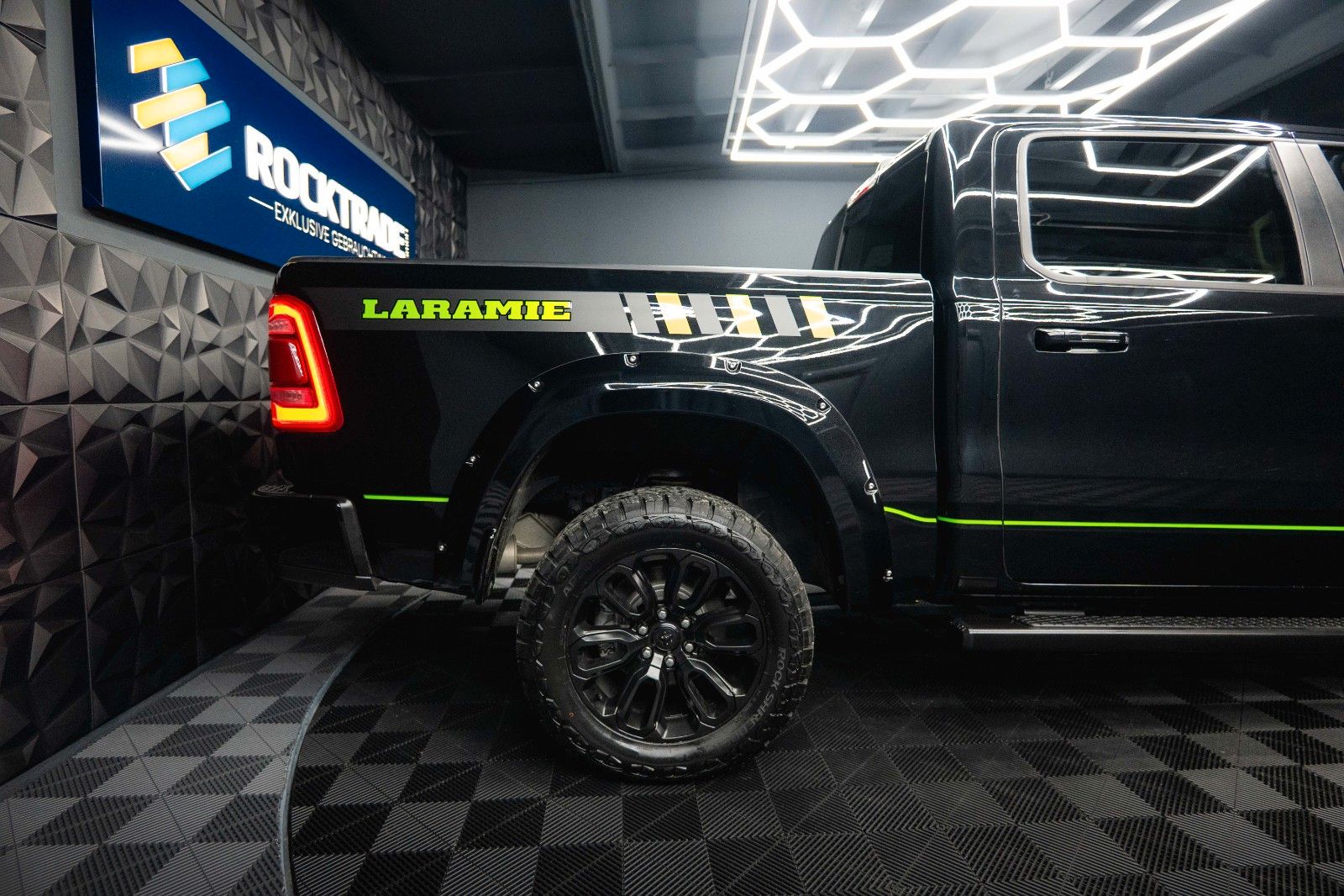 Fahrzeugabbildung Dodge RAM 5.7 V8 HEMI 4x4 LARAMIE Offroad Night LED