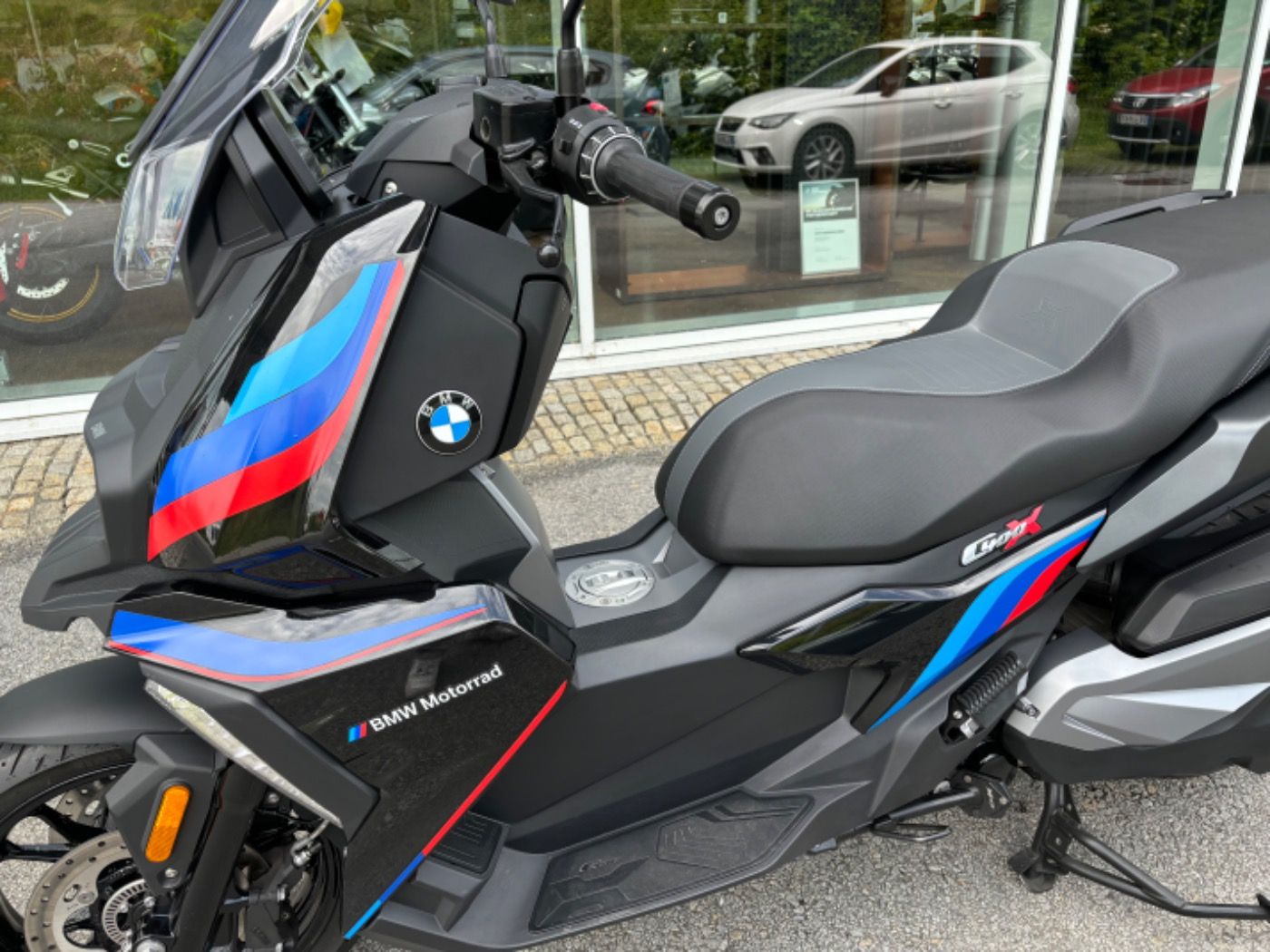 Fahrzeugabbildung BMW C 400 X Komfort-Paket, M-Embleme foliert,