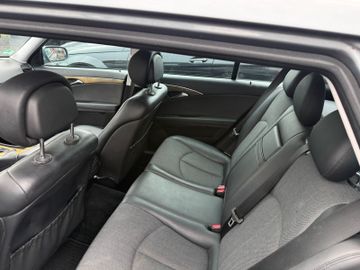 Mercedes E 280 - 12