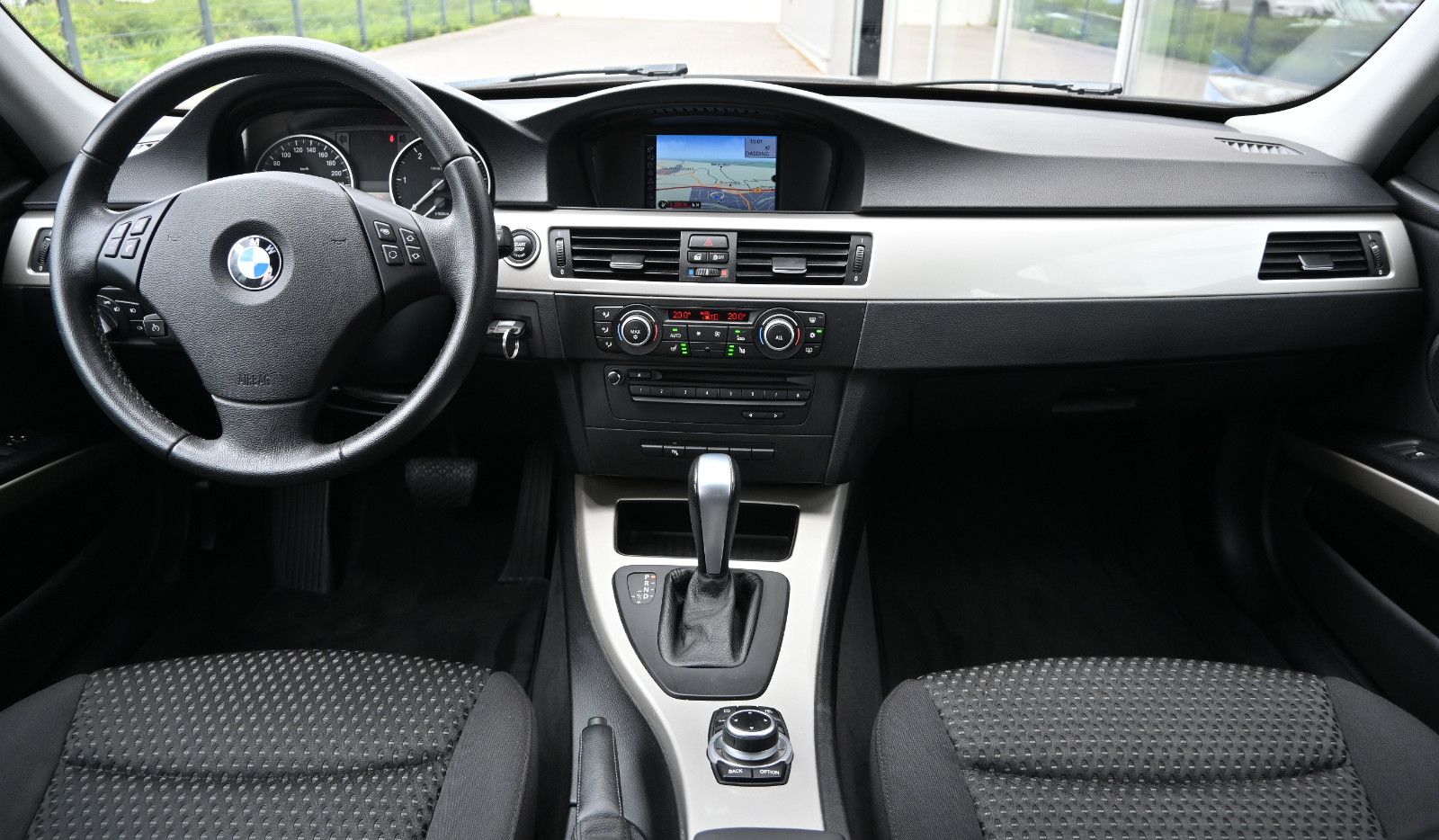 Fahrzeugabbildung BMW 320d Touring Aut. Ed.Lifestyle °AHK°STANDHEIZUNG