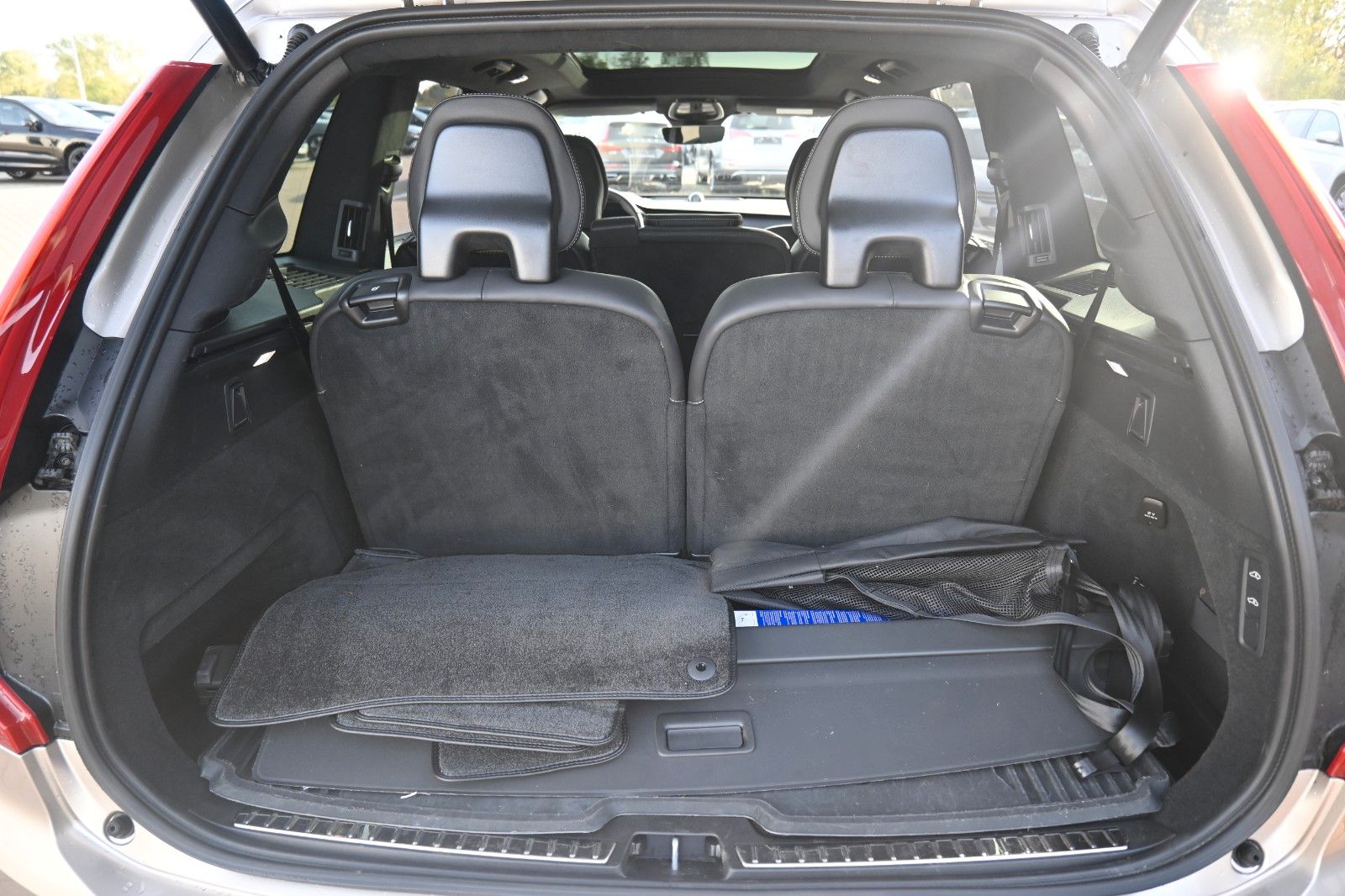 Fahrzeugabbildung Volvo XC90 T8 AWD Ultimate Dark*STDHZG*360°*LUFT*0,5%