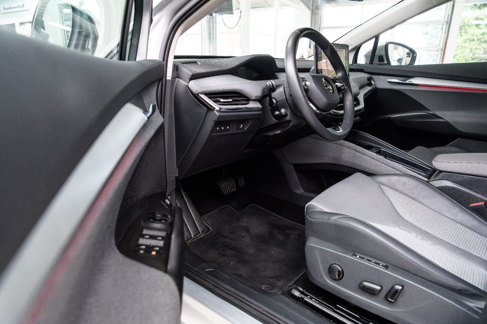 Fahrzeugabbildung SKODA Enyaq 60 Loft MATRIX-LED+RFK+NAVI+KEYLESS+SZH