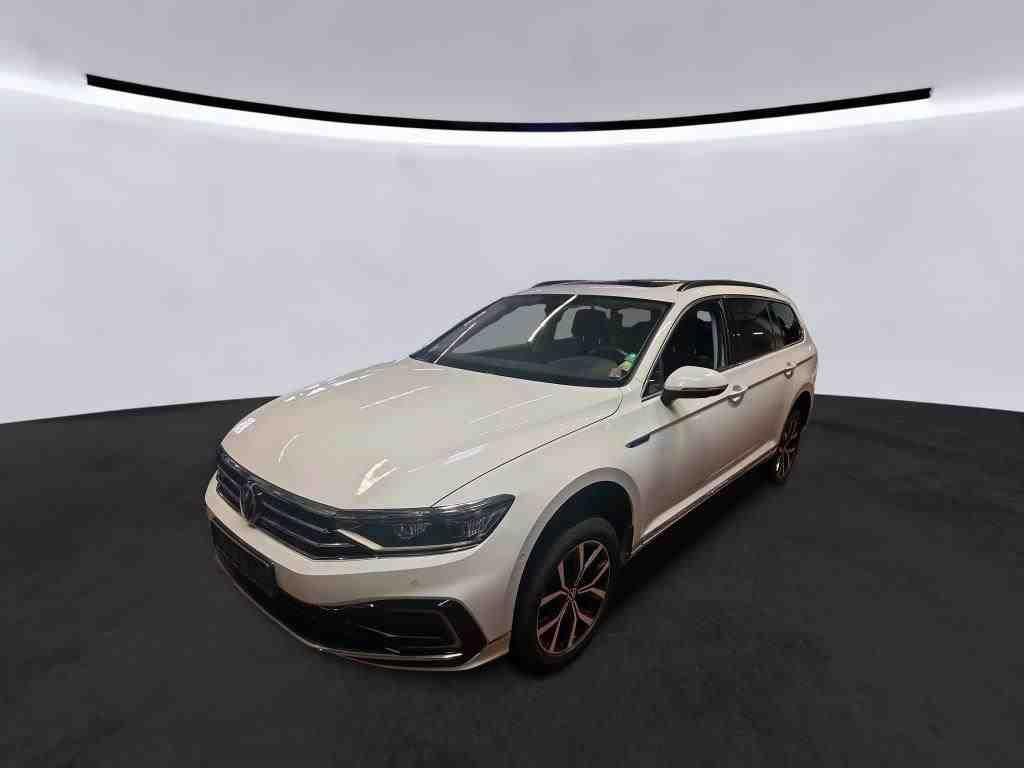 Volkswagen Passat Variant GTE DSG Matrix Pano ACC 360° AHK