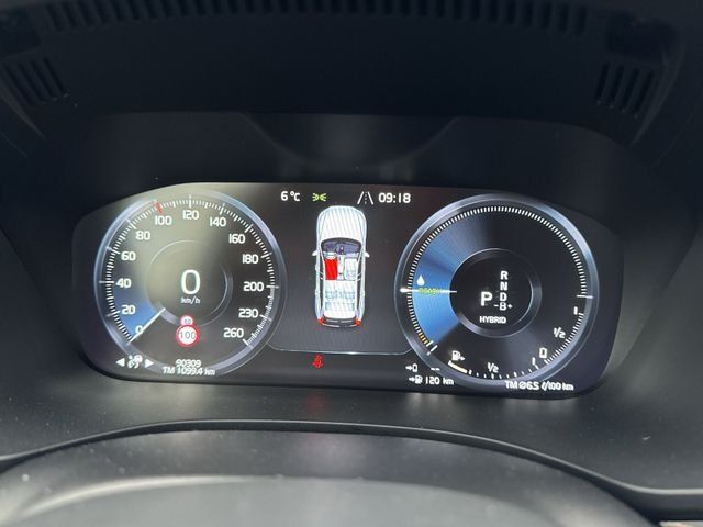 Fahrzeugabbildung Volvo XC60 2.0 PHEV R-Design Expression Recharge Plug-