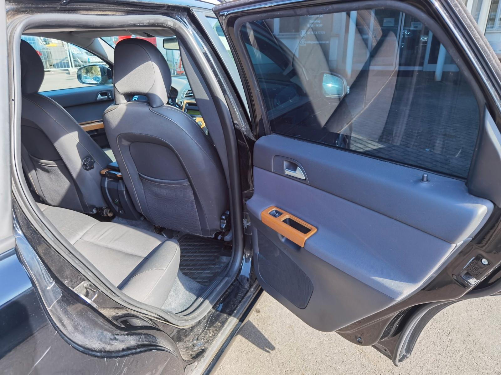 Volvo V50 2010 — photo 17