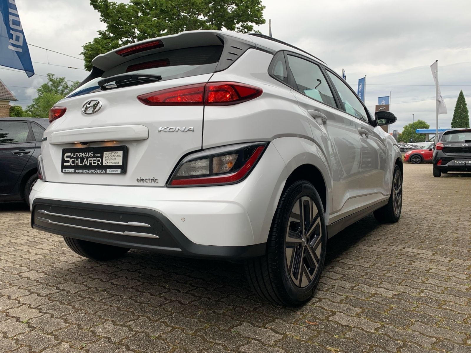 Fahrzeugabbildung Hyundai KONA Select Elektro 11 kW OBC Sitzheizung