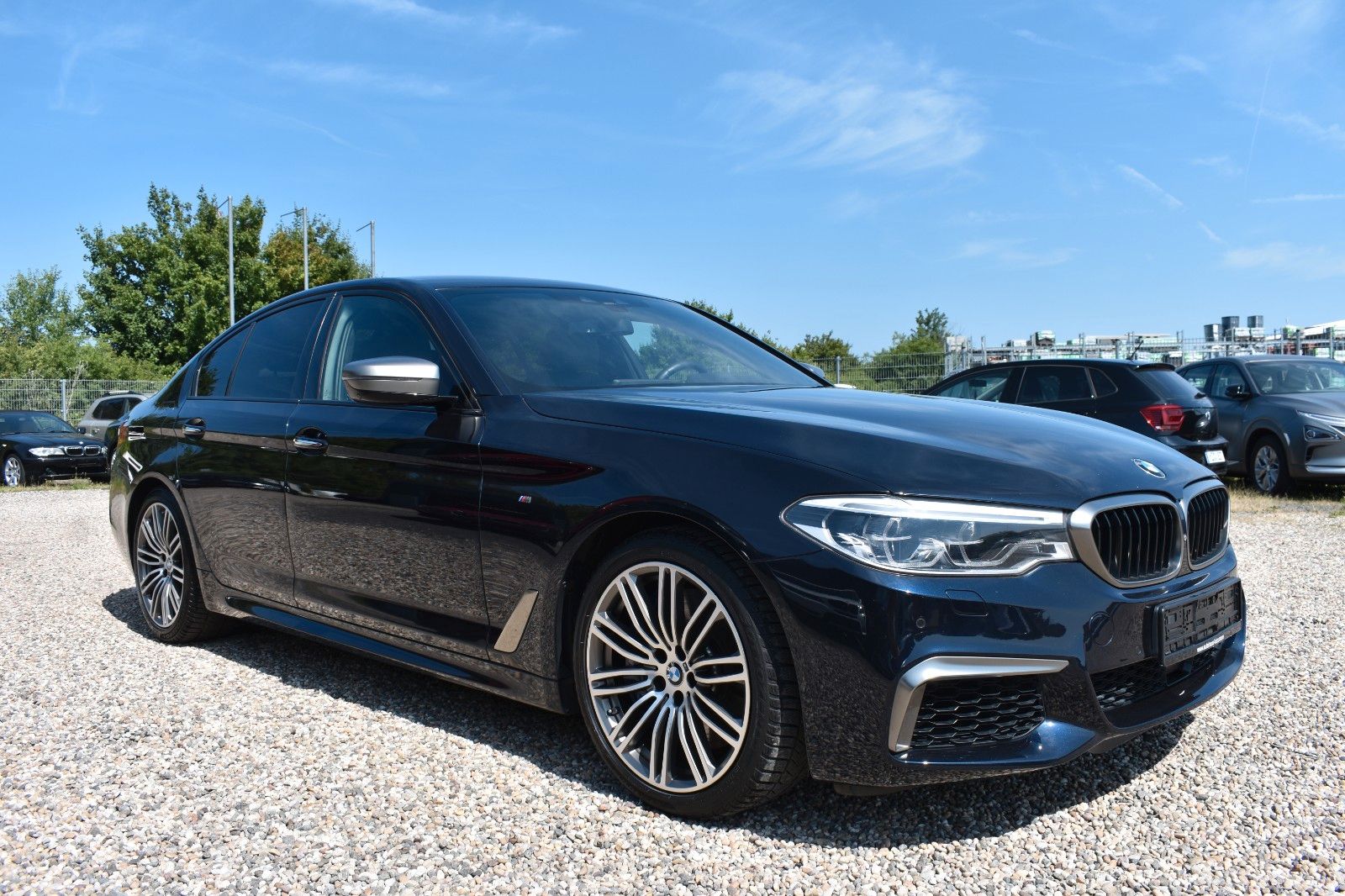 Fahrzeugabbildung BMW M550i Limo xDrive Night Vision HUD 360°  1 Hand