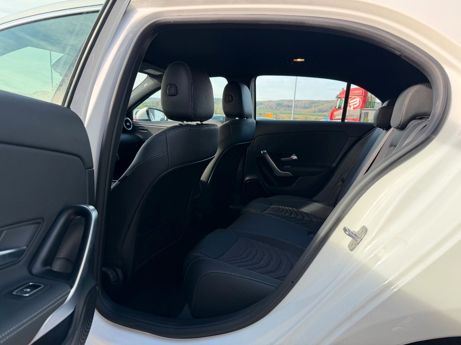 Fahrzeugabbildung Mercedes-Benz A 200 Progressive+LED+IHC+RKamera+LenkBeh+uvm.