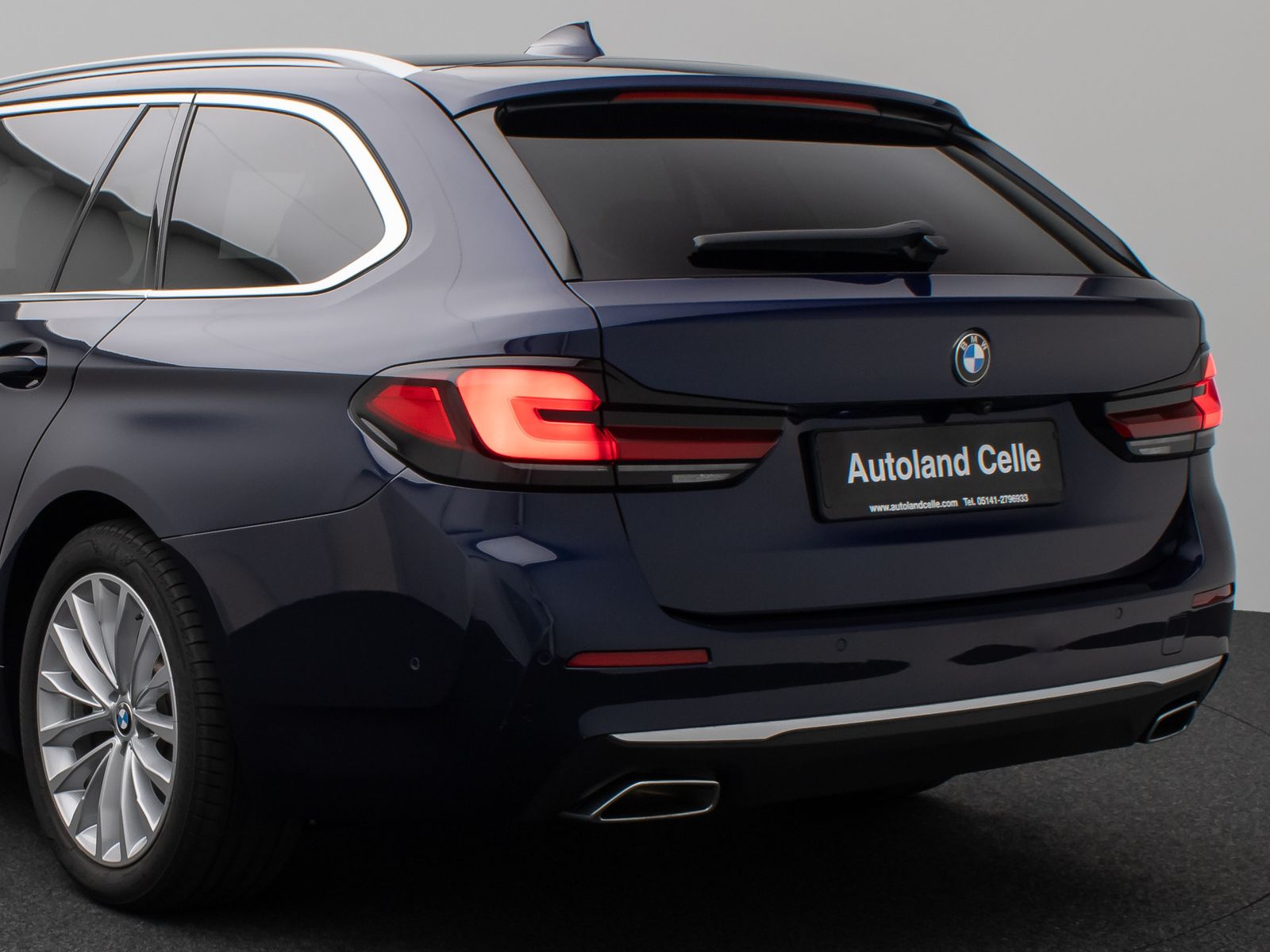 Fahrzeugabbildung BMW 520i Luxury Line Kamera HUD DAB B&W Alarm Sport