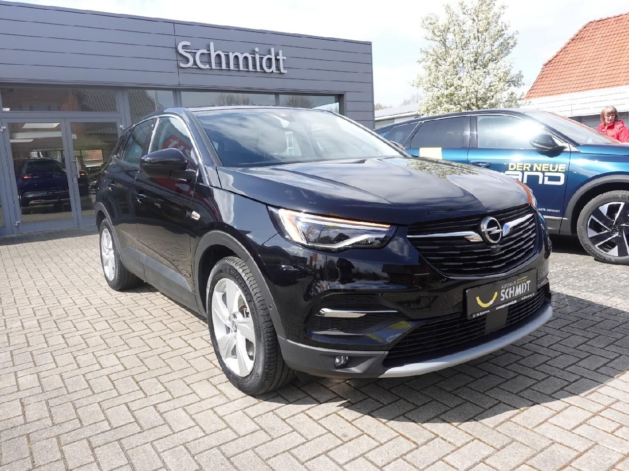 Fahrzeugabbildung Opel Grandland 1,6 Elegance Plug-in-Hybrid
