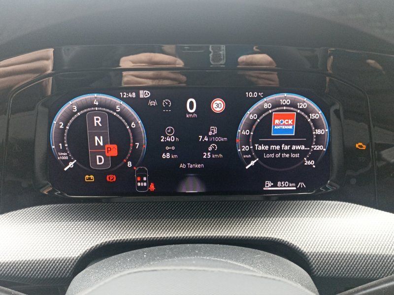 Fahrzeugabbildung Volkswagen Golf VIII 1.5 eTSI DSG R-Line