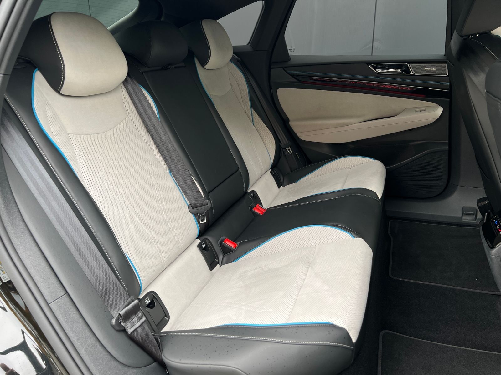 Fahrzeugabbildung Volkswagen ID.7 Pro 77 kWh *IQ.Light,Exterieurpaket,19'-LM*