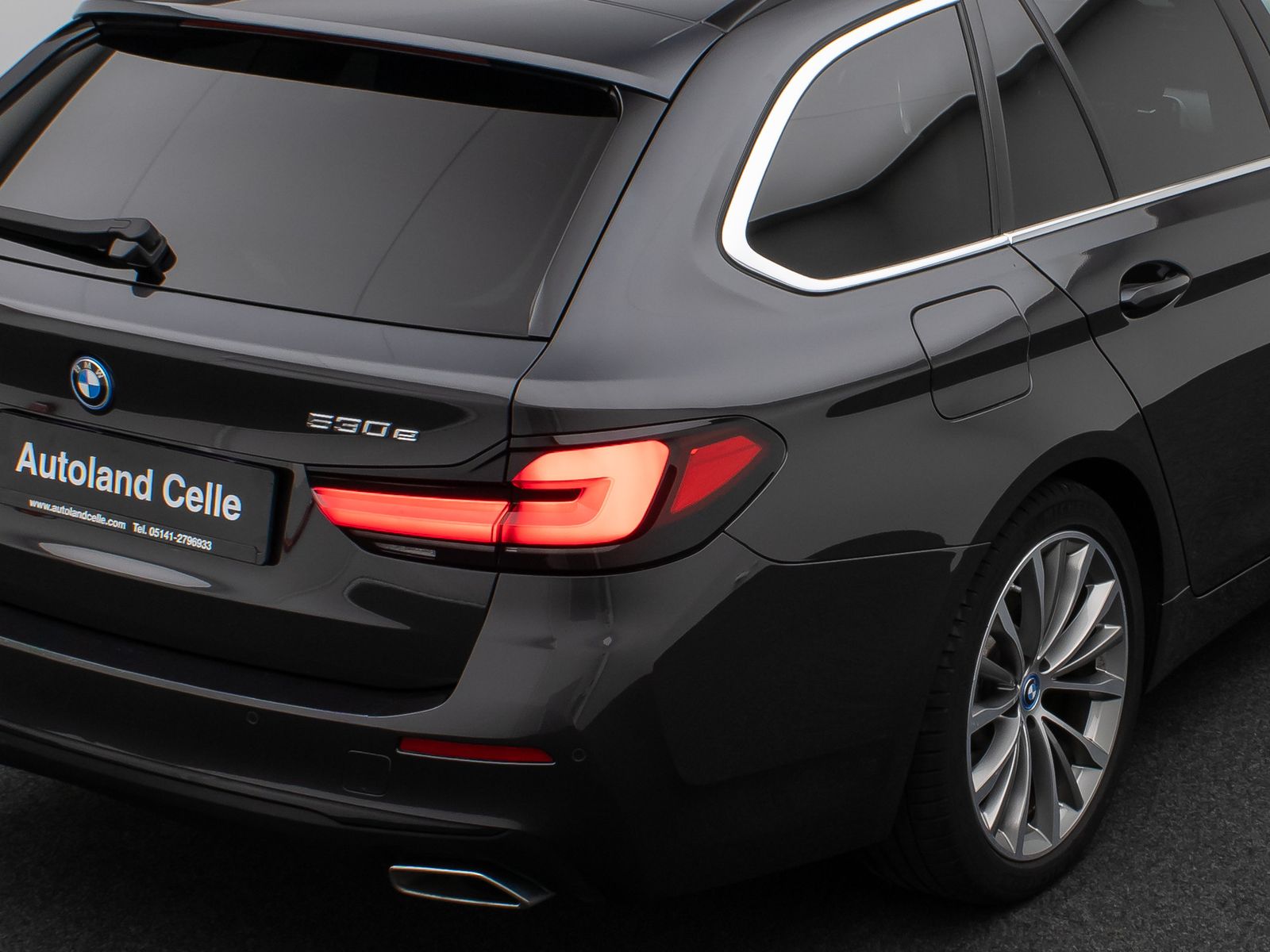 Fahrzeugabbildung BMW 530e xD Panorama DAB CockPitPro Alarm PDC 19Zoll