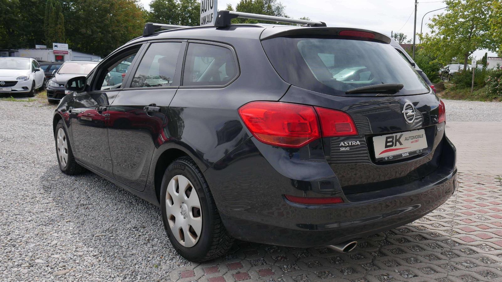 Opel Astra 2011 — photo 5