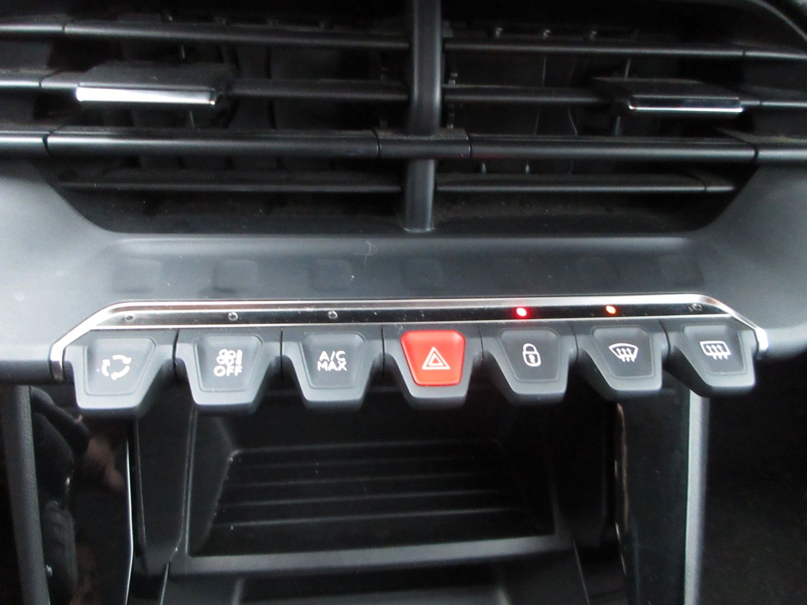 Fahrzeugabbildung Peugeot 208 1.2 Like KLIMA/TEMPOMAT/SPURASSISTENT